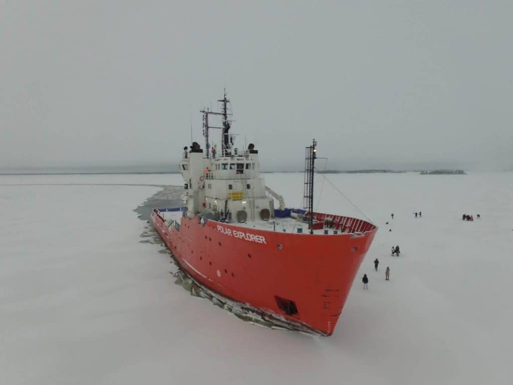 Icebreaker cruise